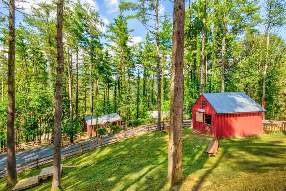 heritage hill cabins