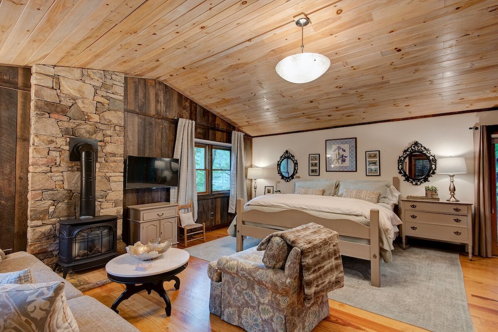 heritage hill cabins