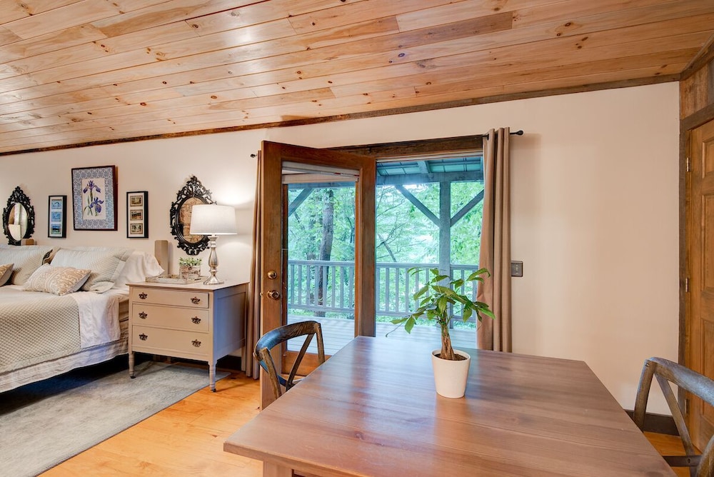 heritage hill cabins