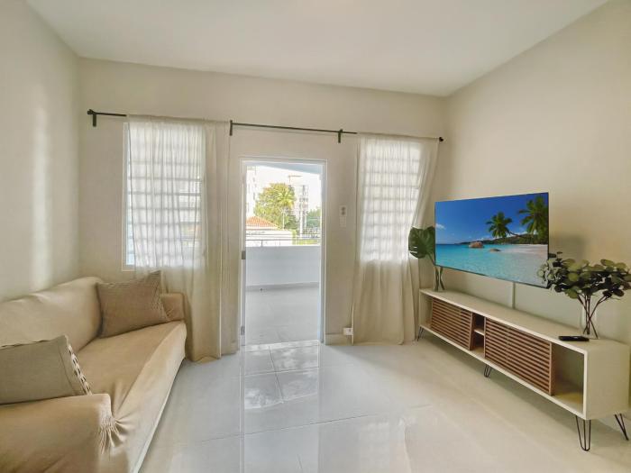 breathtaking 3 br beachside apt