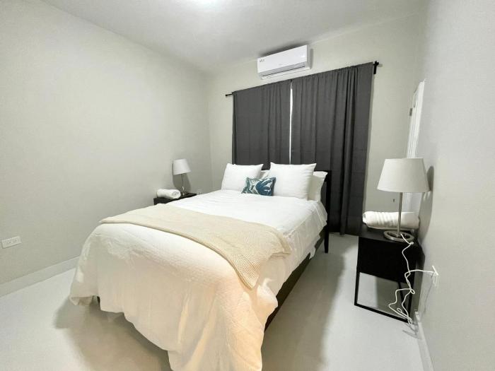 breathtaking 3 br beachside apt