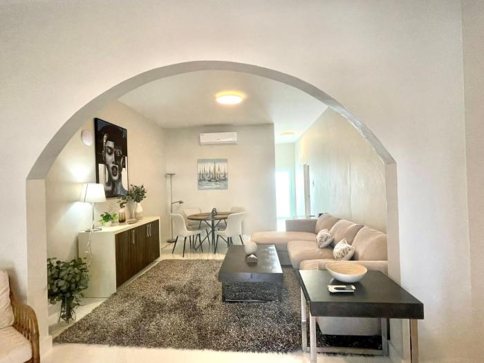 breathtaking 3 br beachside apt