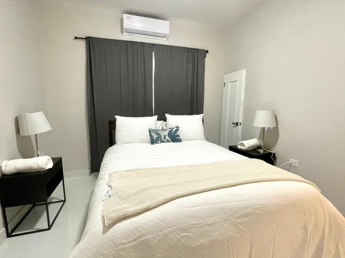 breathtaking 3 br beachside apt