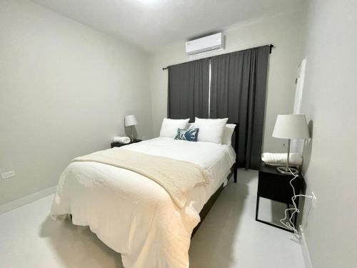 breathtaking 3 br beachside apt