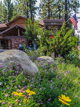 The Lodge At Lake Tahoe,Lake Tahoe>>El Dorado County,3 star