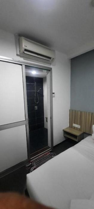 oyo 90724 rg hotel