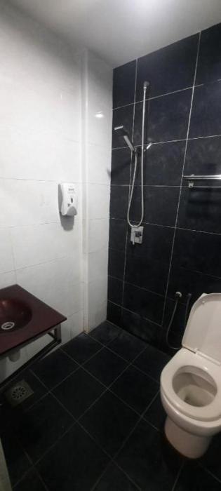 oyo 90724 rg hotel