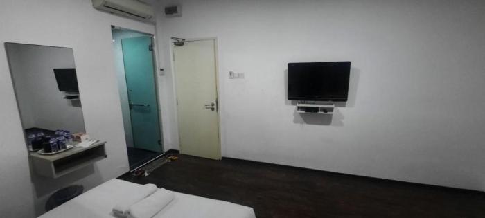 oyo 90724 rg hotel