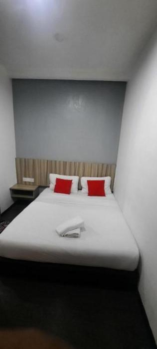 oyo 90724 rg hotel