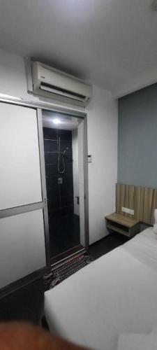 oyo 90724 rg hotel