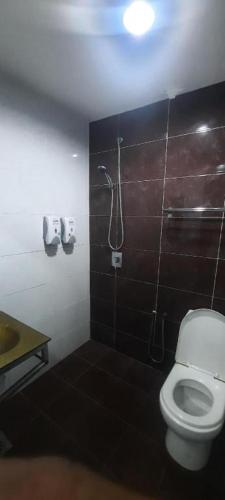 oyo 90724 rg hotel