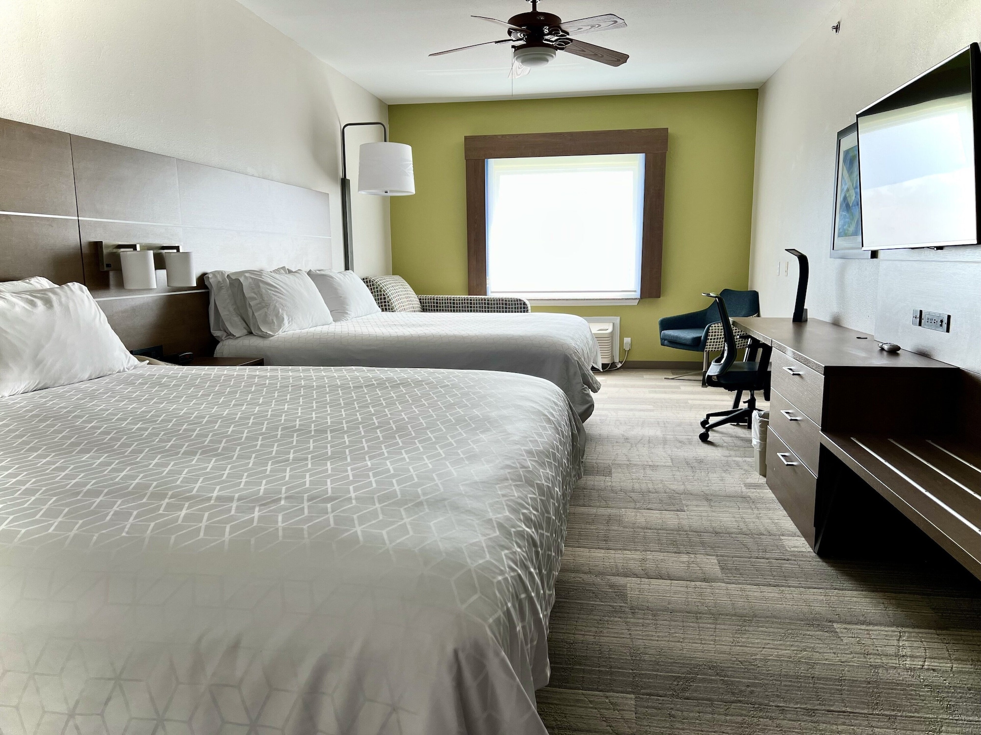 holiday inn express and suites south padre island