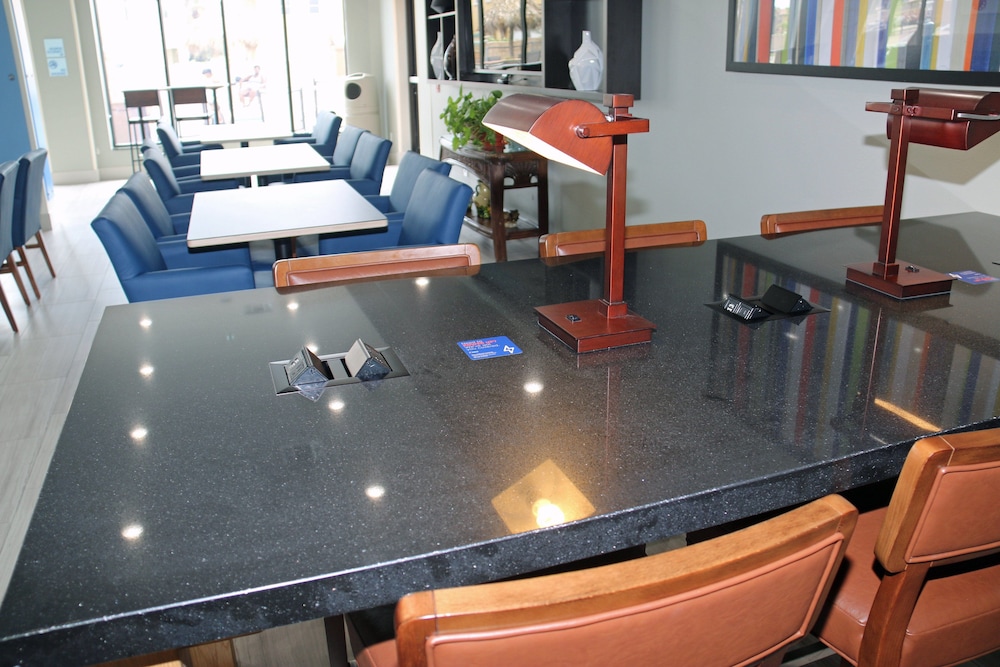 holiday inn express and suites south padre island