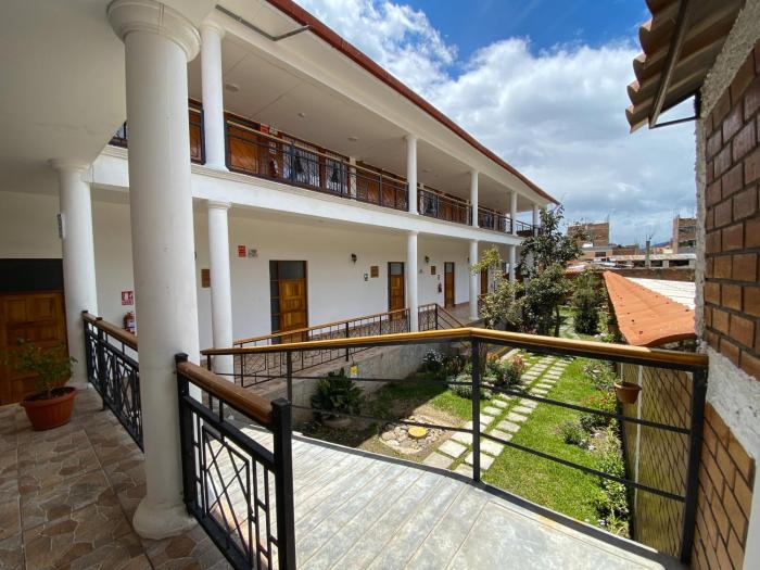 tupac hostel huaraz