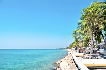 the sunset bangsaen seaview