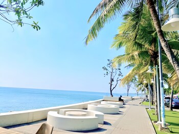 the sunset bangsaen seaview