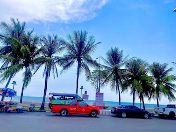 the sunset bangsaen seaview