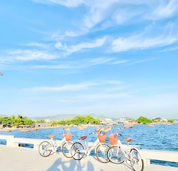 the sunset bangsaen seaview