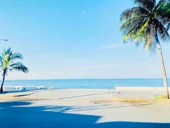 the sunset bangsaen seaview