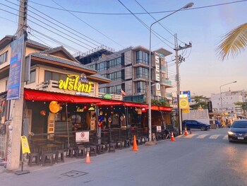 the sunset bangsaen seaview