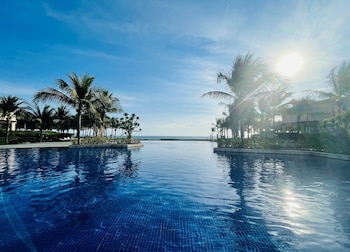 mystery cam ranh villas and spa