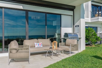 harbor island beach club by villatel