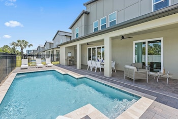 harbor island beach club by villatel