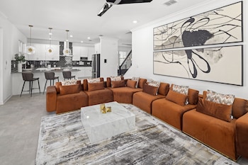 harbor island beach club by villatel