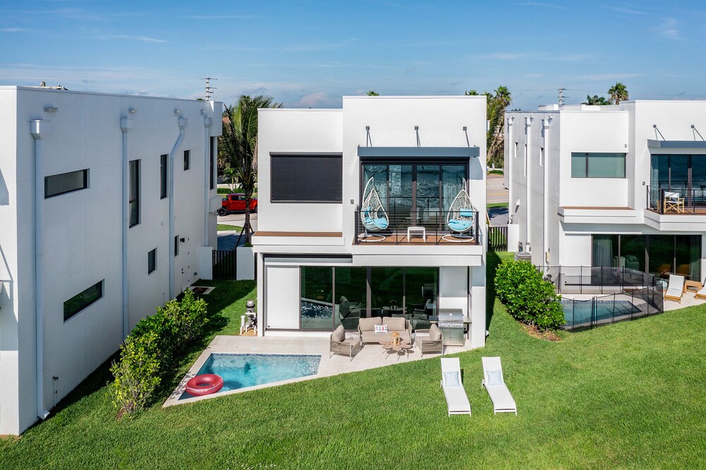 harbor island beach club by villatel