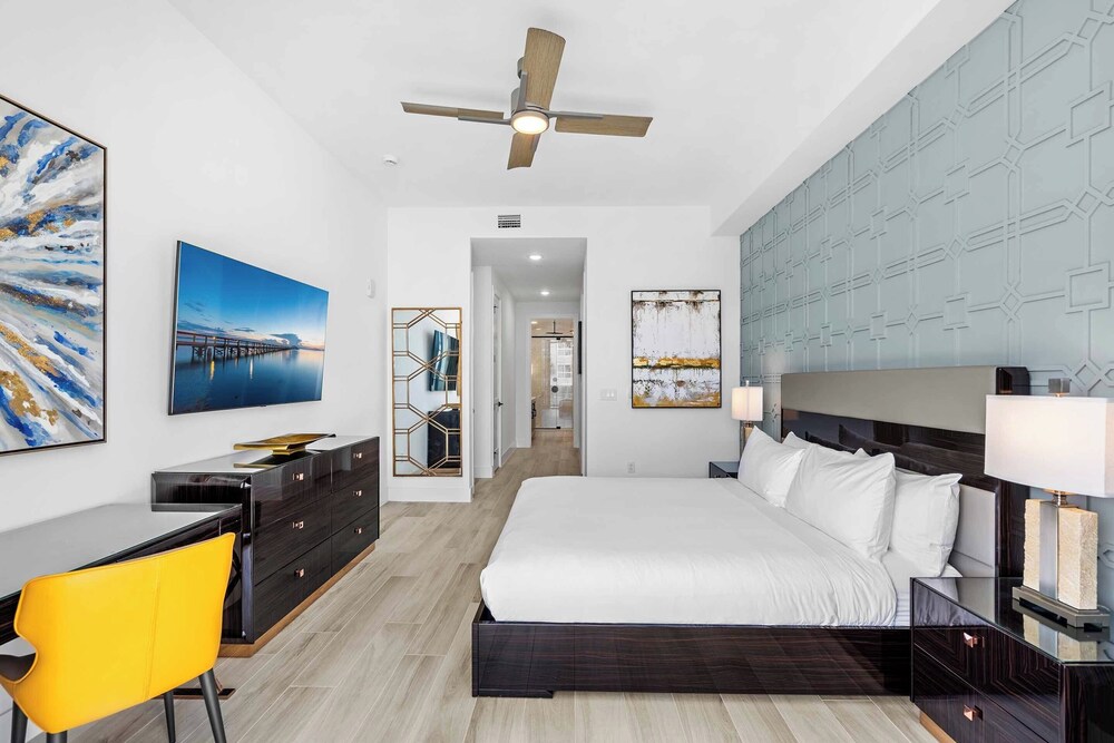 harbor island beach club by villatel