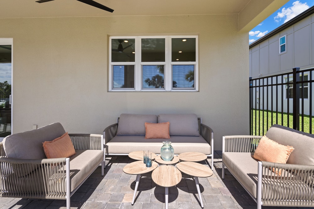 harbor island beach club by villatel