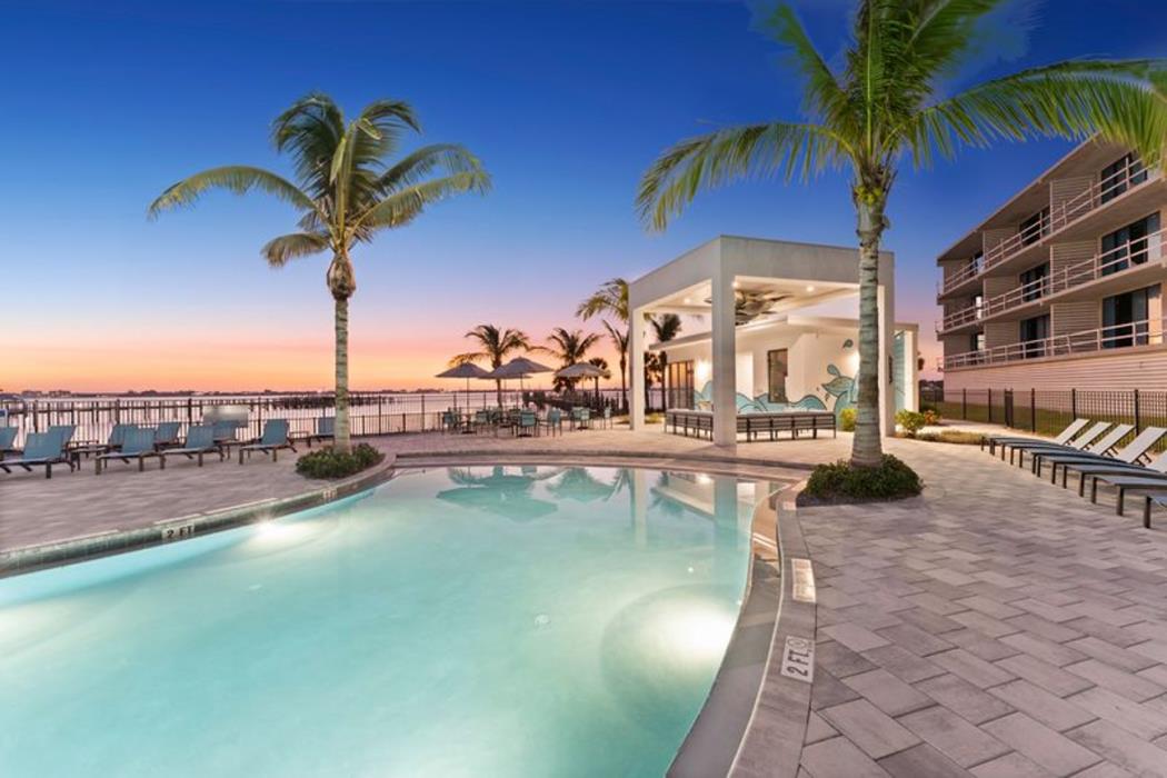 harbor island beach club by villatel