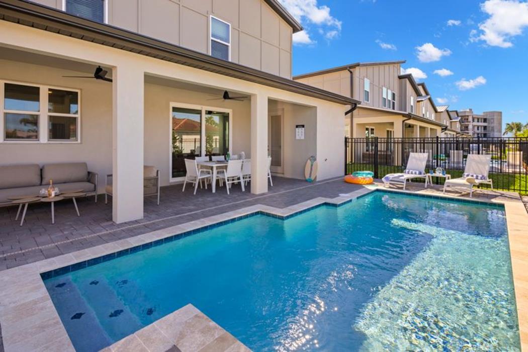 harbor island beach club by villatel