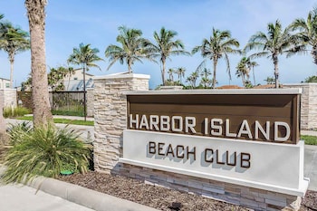 harbor island beach club by villatel
