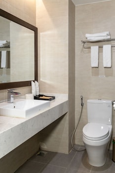 cat ba paradise hotel sky bar and massage