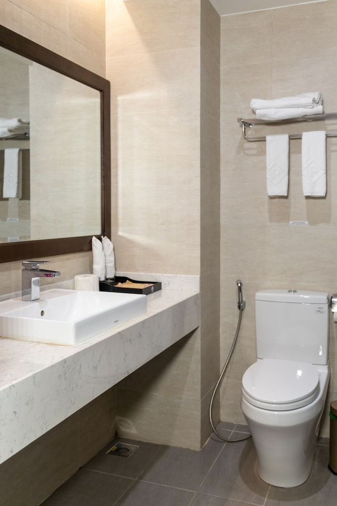 cat ba paradise hotel sky bar and massage