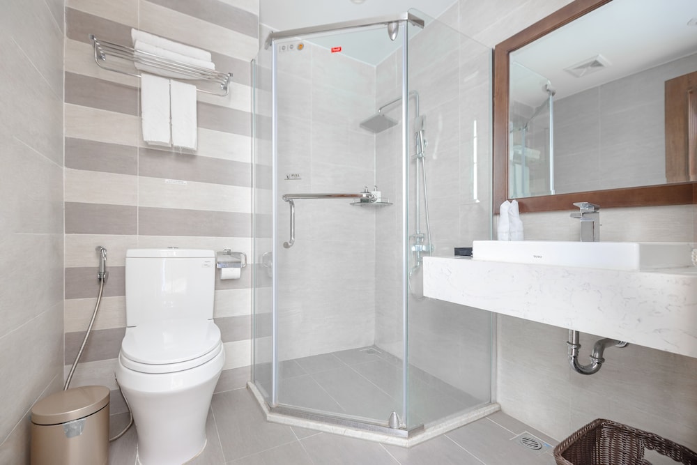 cat ba paradise hotel sky bar and massage