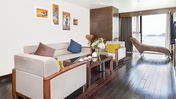 cat ba paradise hotel sky bar and massage