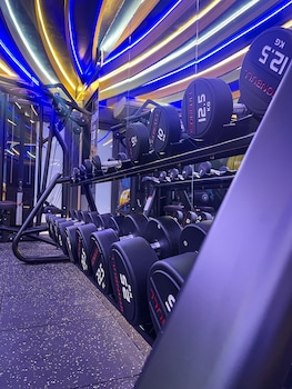 cat ba paradise hotel sky bar and massage