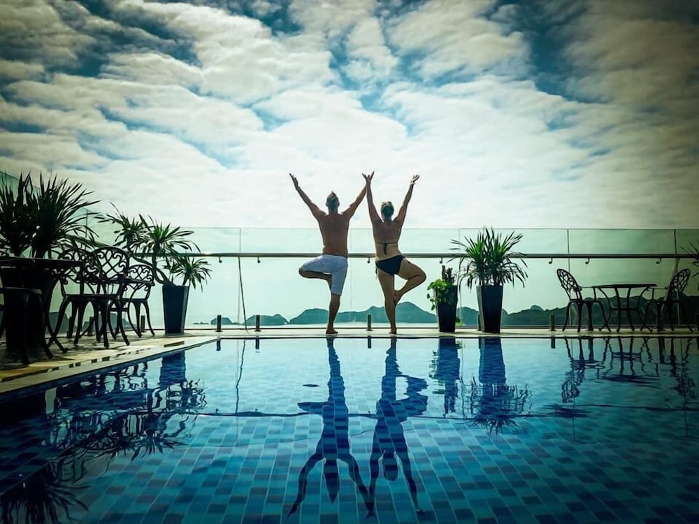 cat ba paradise hotel sky bar and massage