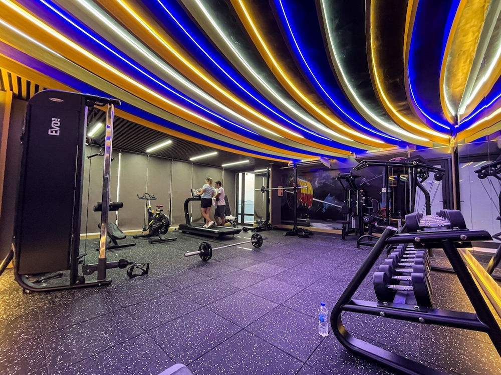 cat ba paradise hotel sky bar and massage