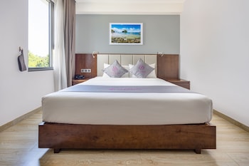 cat ba paradise hotel sky bar and massage