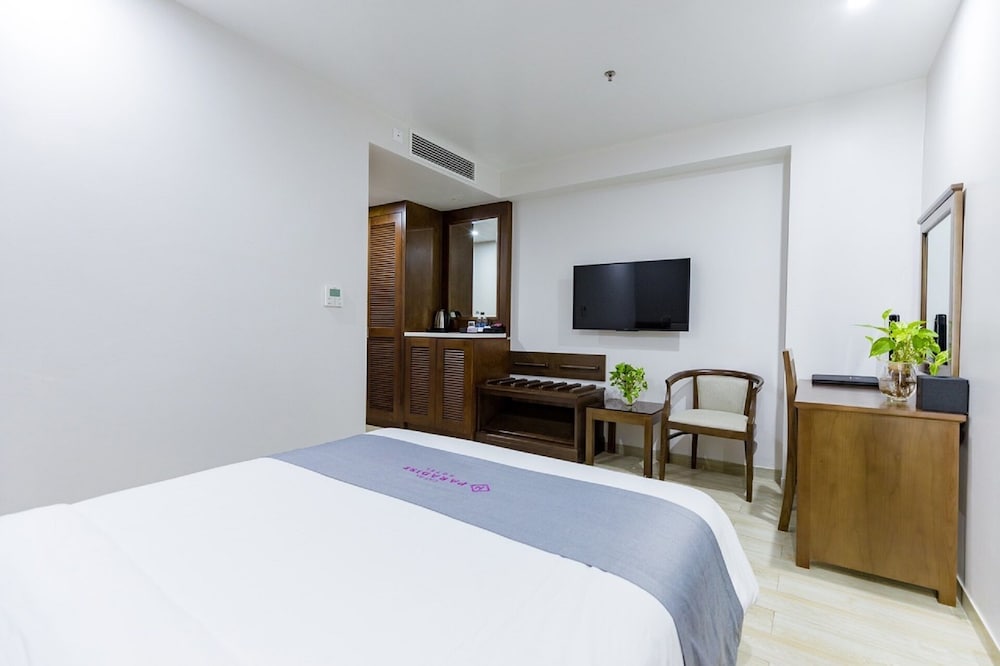 cat ba paradise hotel sky bar and massage