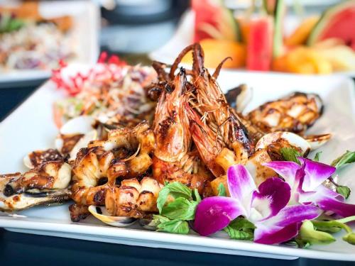 cat ba paradise hotel sky bar and massage