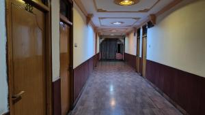 Hotel Vandana,Jahalwar Road,3 star