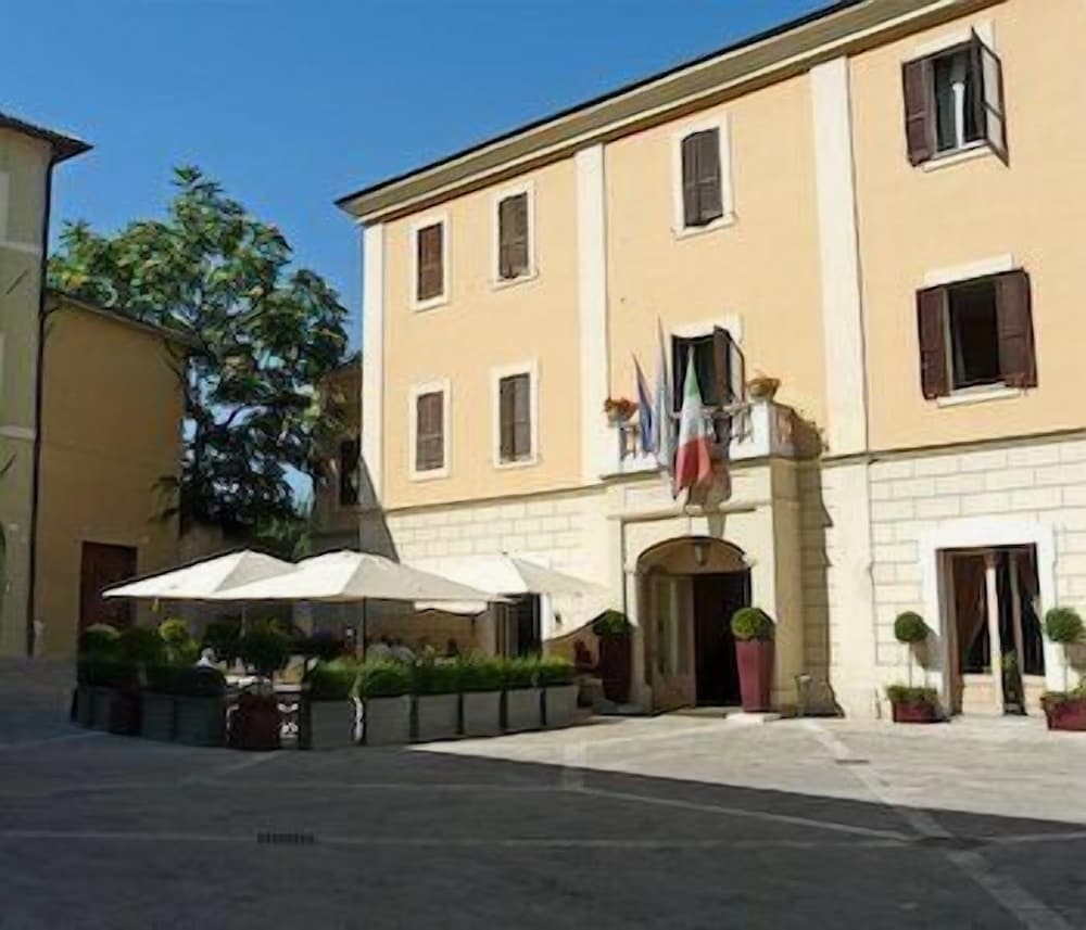 hotel clitunno