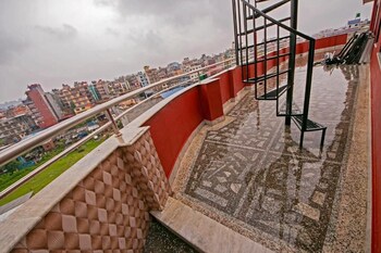 hotel thousand