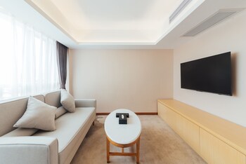 white swan guest house meizhou