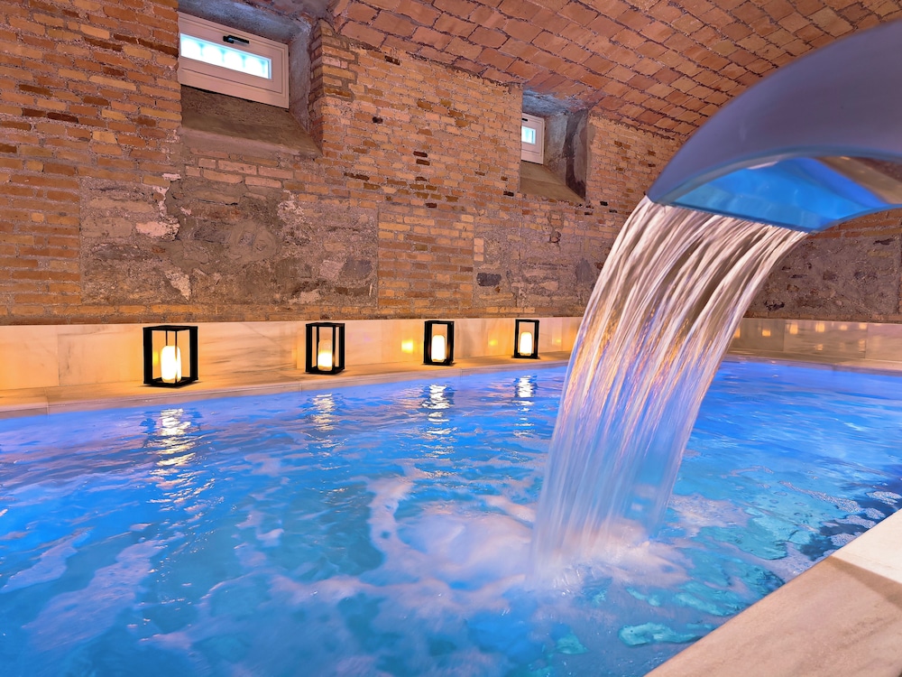 palacio gran via a royal hideaway hotel