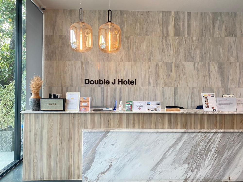double j hotel